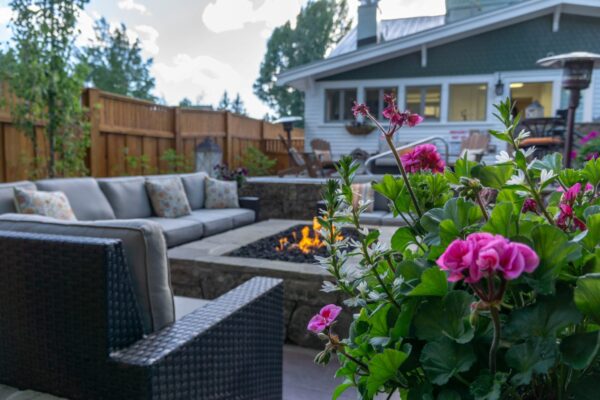 Image of exterior lounge and fire pit at Huff House Inn and Cabins